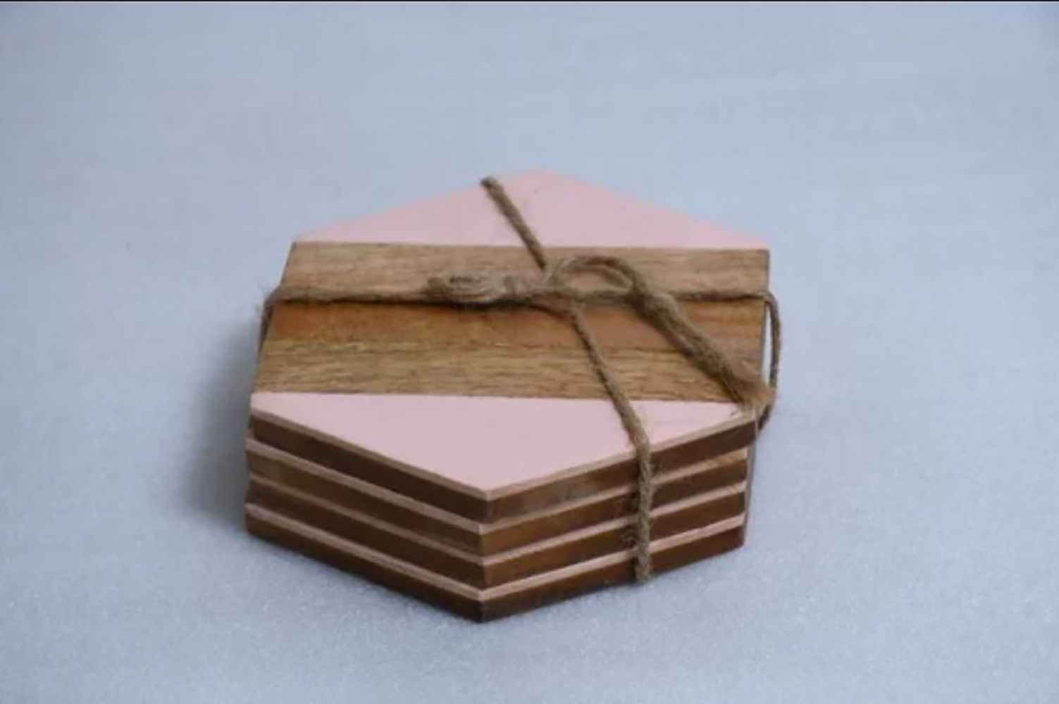 WOODEN COASTER WHITE AND PINK PRINTED