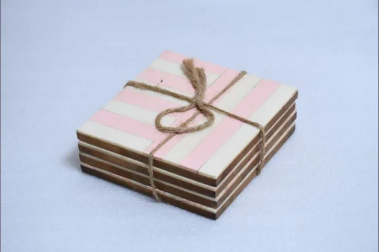 WOODEN COASTER LIGHT PINK