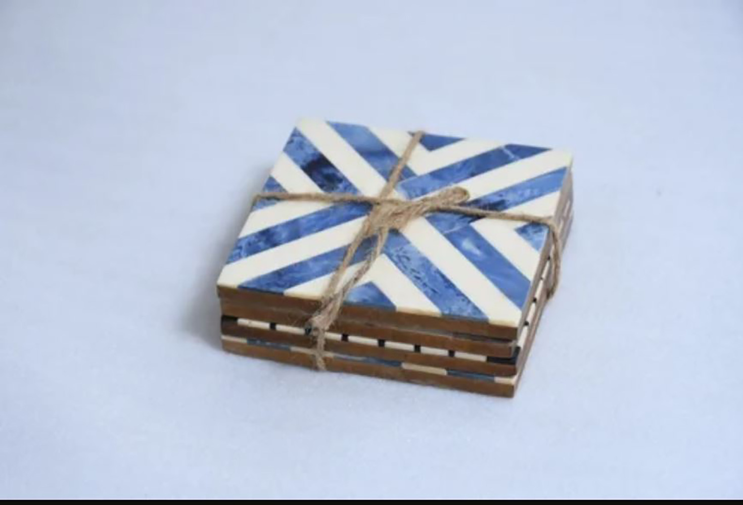 WOODEN COASTER LIGHT PINK