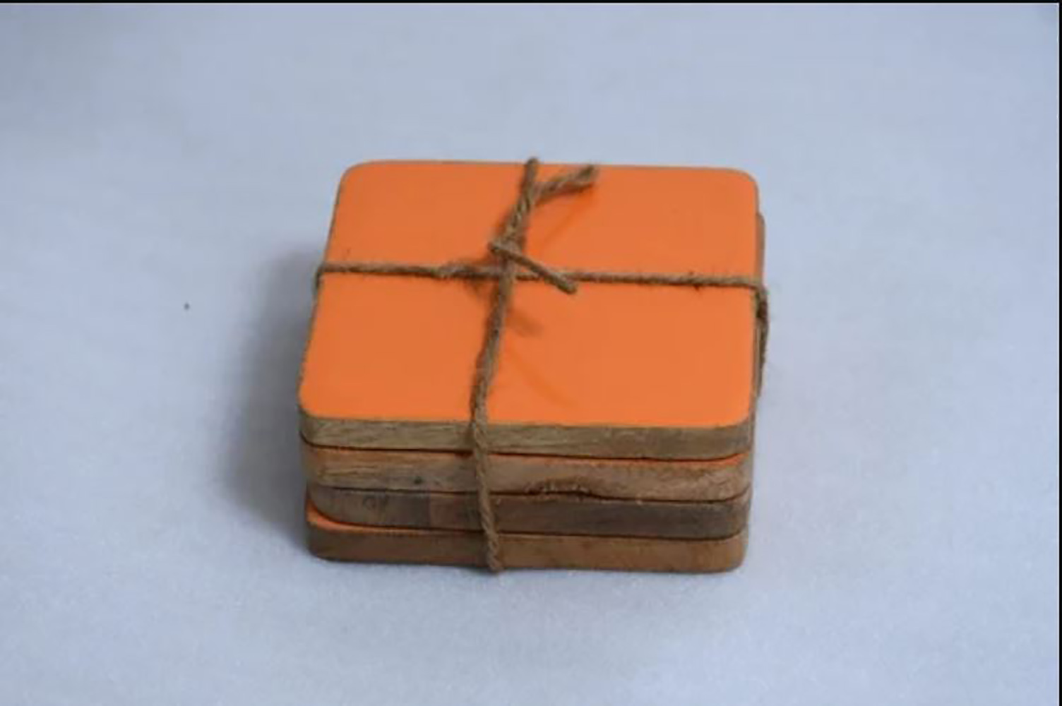 WOODEN COASTER YELLOW PRINT