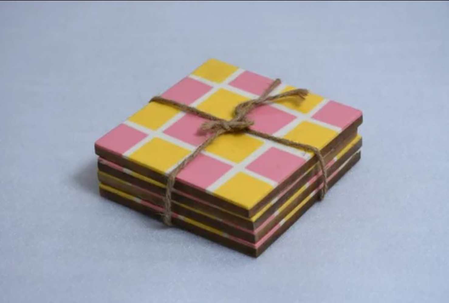 WOODEN COASTER BLUEAND WHITE PRINT PRINTED