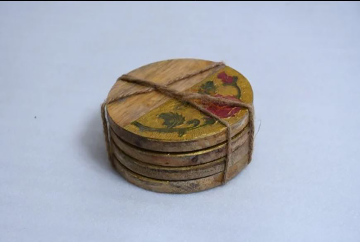 WOODEN COASTER (YELLOW PRINT)