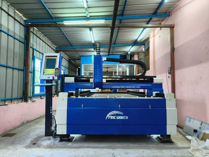 Fiber Laser Cutting Machine - Metal, 18mm Cutting Thickness, Blue Color | RAYTOOLS Control Software, Water Cooling, Automatic Operation