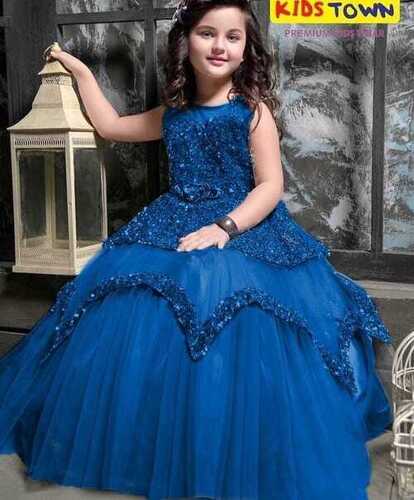 KIDS TOWN GOWN