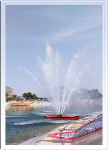 Boat Type Floating Fountain - Color: White