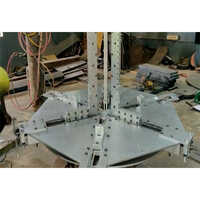 Self Centering Chuck - Steel And Alloys, 1000 Kg/day Capacity | Manual Operation, Customizable Color, 12 Month Warranty