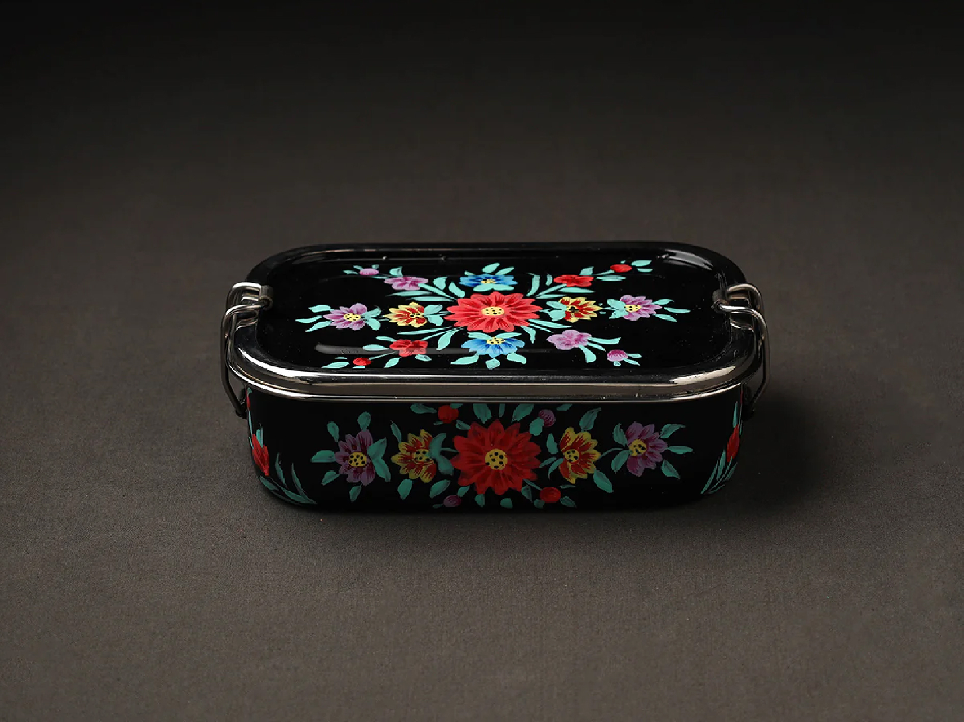 HAND PAINTED ENAMELWARE LUNCH BOX A19