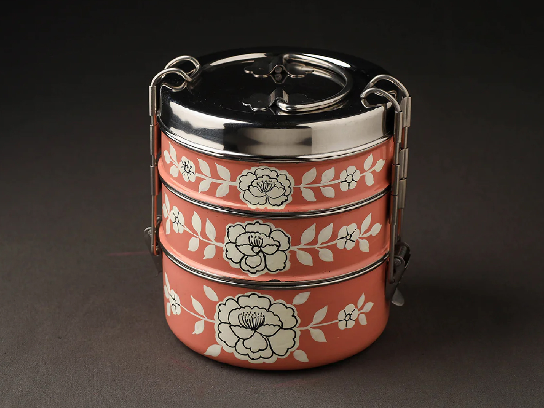 HAND PAINTED ENAMELWARE LUNCH BOX A38