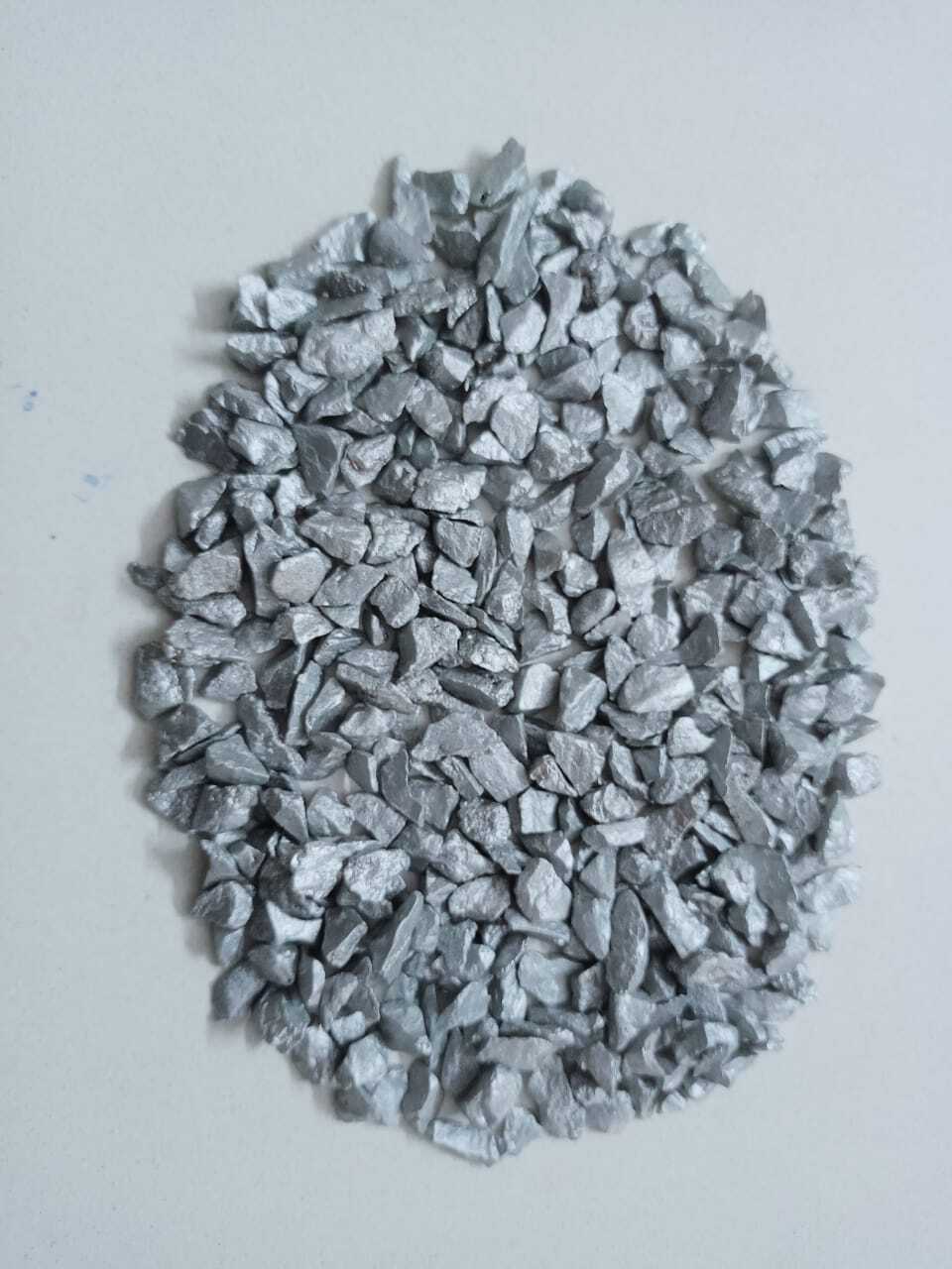 Premium Silver coated glass chips 3-6 mm/glass chips at best price export quality silver glass chips