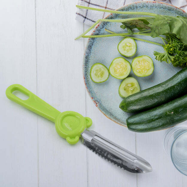 MULTI-PURPOSE STAINLESS STEEL PEELER WITH HANDLE FOR VEGETABLES