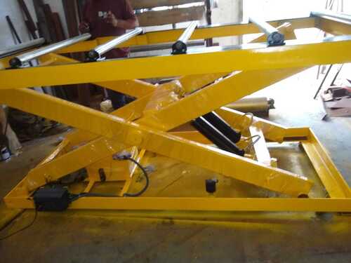SCISSOR LIFT FOR GOODS