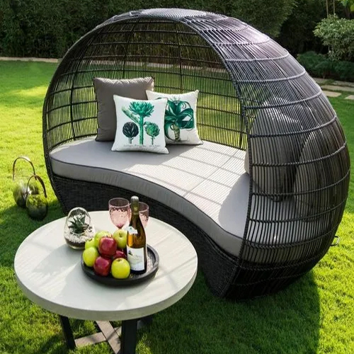 Shade Daybed