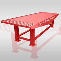 Vibro Table - Color: Red