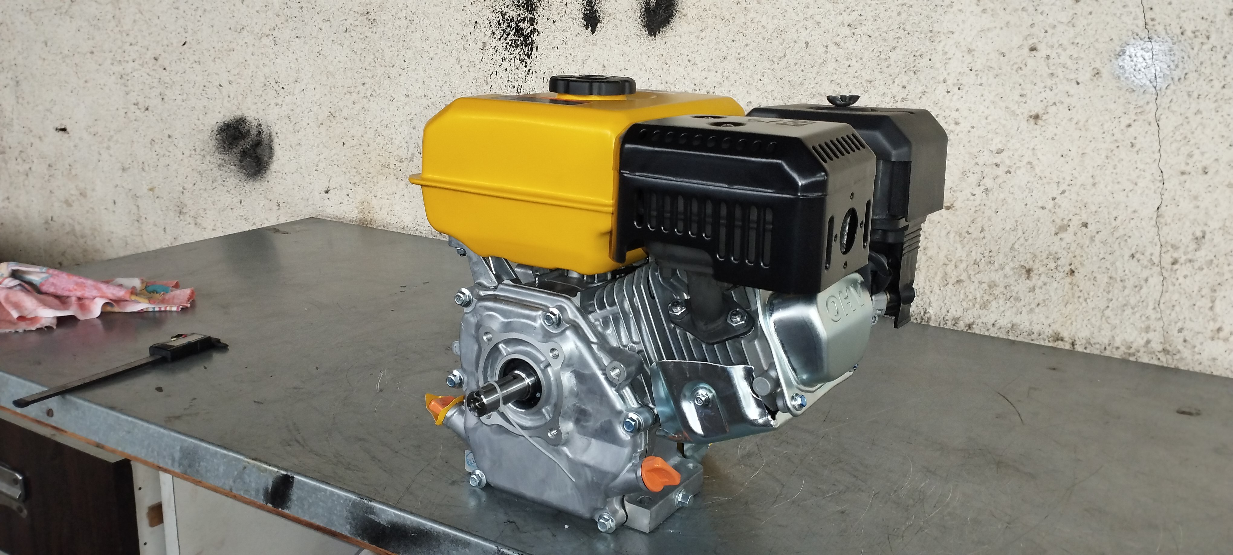 SM225V HIGH SPEE ENGINE 9 HP  (All spare part available)