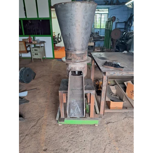 500 Kg Hr Cattle Feed Pallet Making Machine