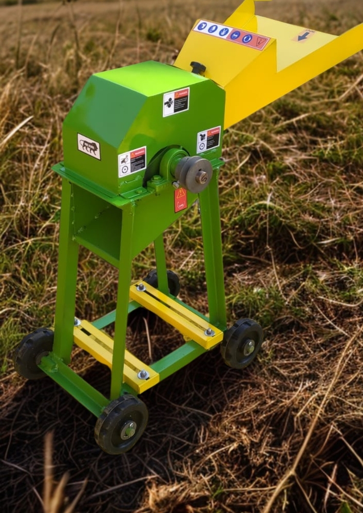 Green & Yellow Heavy Duty Compact Chaff Cutter Machine With Motor