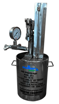 Hydro test pump for gas cylinder