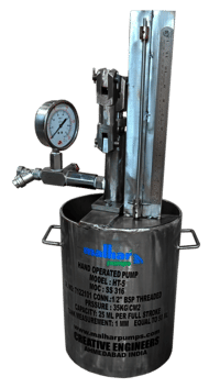 Hydro test pump for gas cylinder