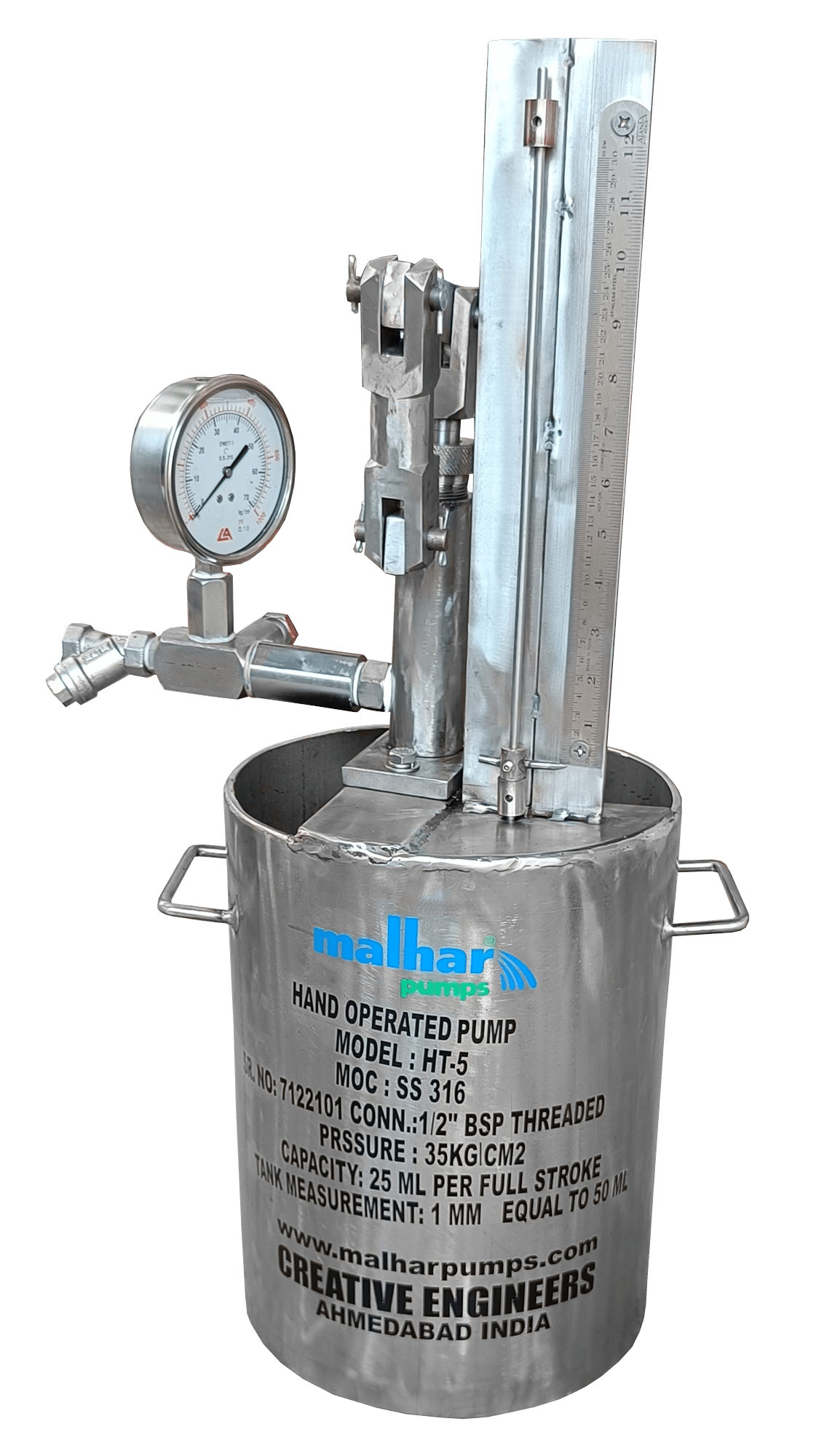 Hydro test pump for gas cylinder