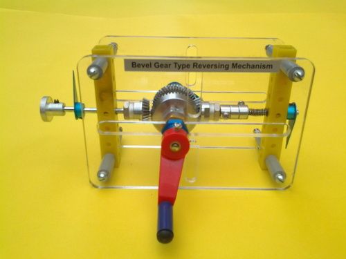 Bevel Gear Type Reversing mechanism For Engineering Lab / School Lab Model