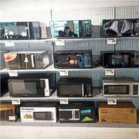 होम एप्लायंसेस डिस्प्ले रैक