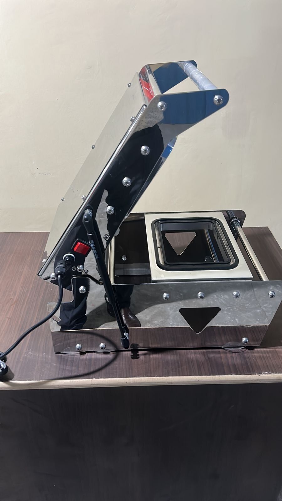 Rectangle Container Sealing Machine