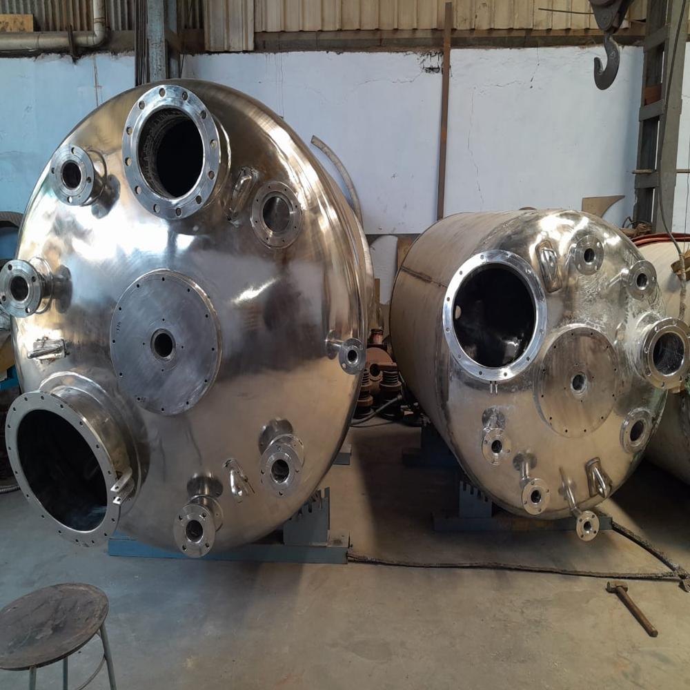 Gray Agitated Reactor Vessel