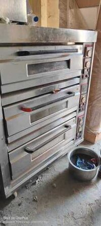 Used Three Deck Oven Near Sangam Vihar - Automatic Grade: Semi Automatic