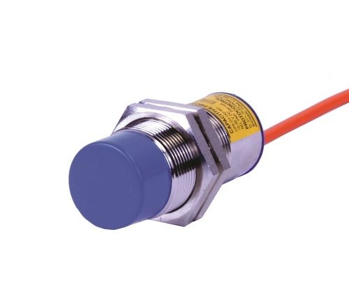 Linear Output Inductive Proximity Switch - Output: 0-10 Vdc