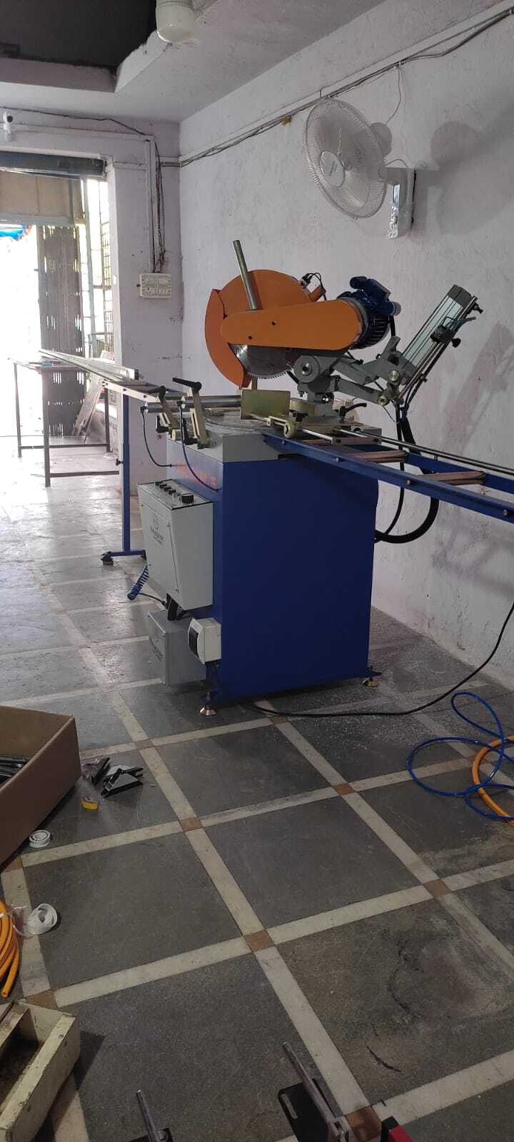 Automatic Aluminium Profile Cutting Machine