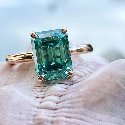 Green Emerald Moissanite Diamond Ring