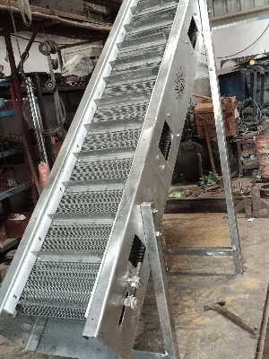 Wiremesh belt conveyor