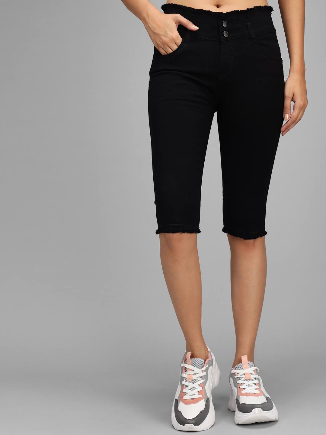 M MODDY 182Black Fray Hem Stretchable Skinny Fit Black Denim Capri for Women