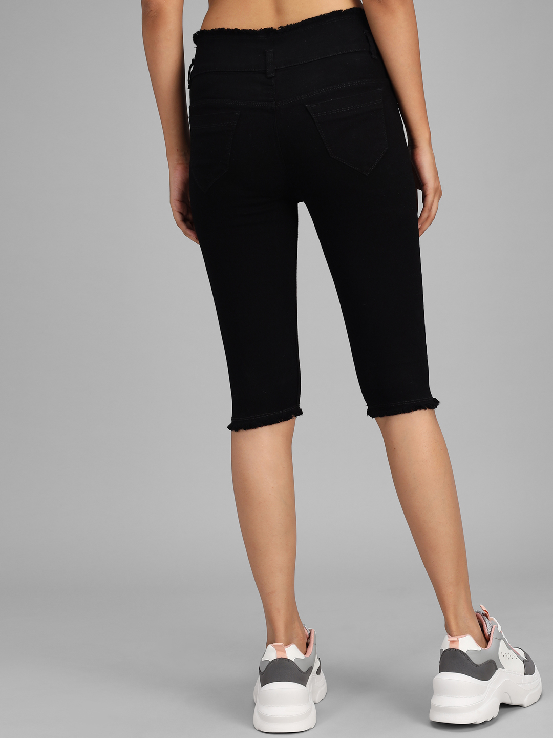 M MODDY 182Black Fray Hem Stretchable Skinny Fit Black Denim Capri for Women