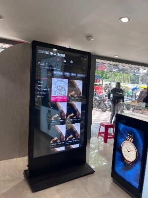 75 inch digital signage standee