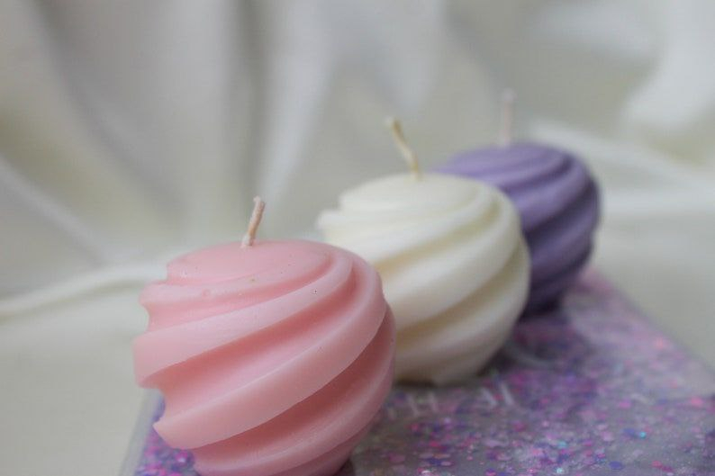 SMALL SPIRAL BALL SHAPE CANDLE