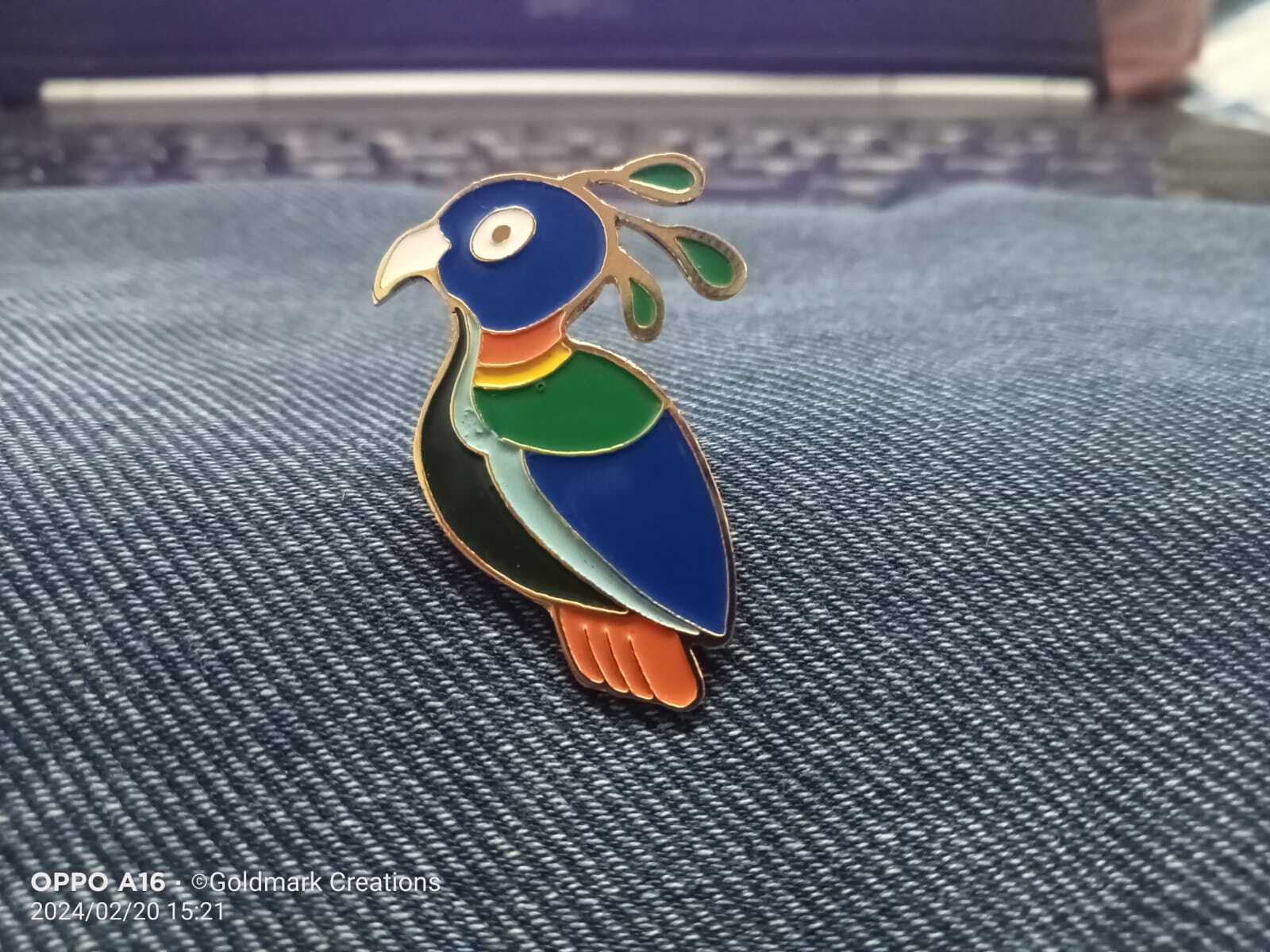 Bird lapel pin