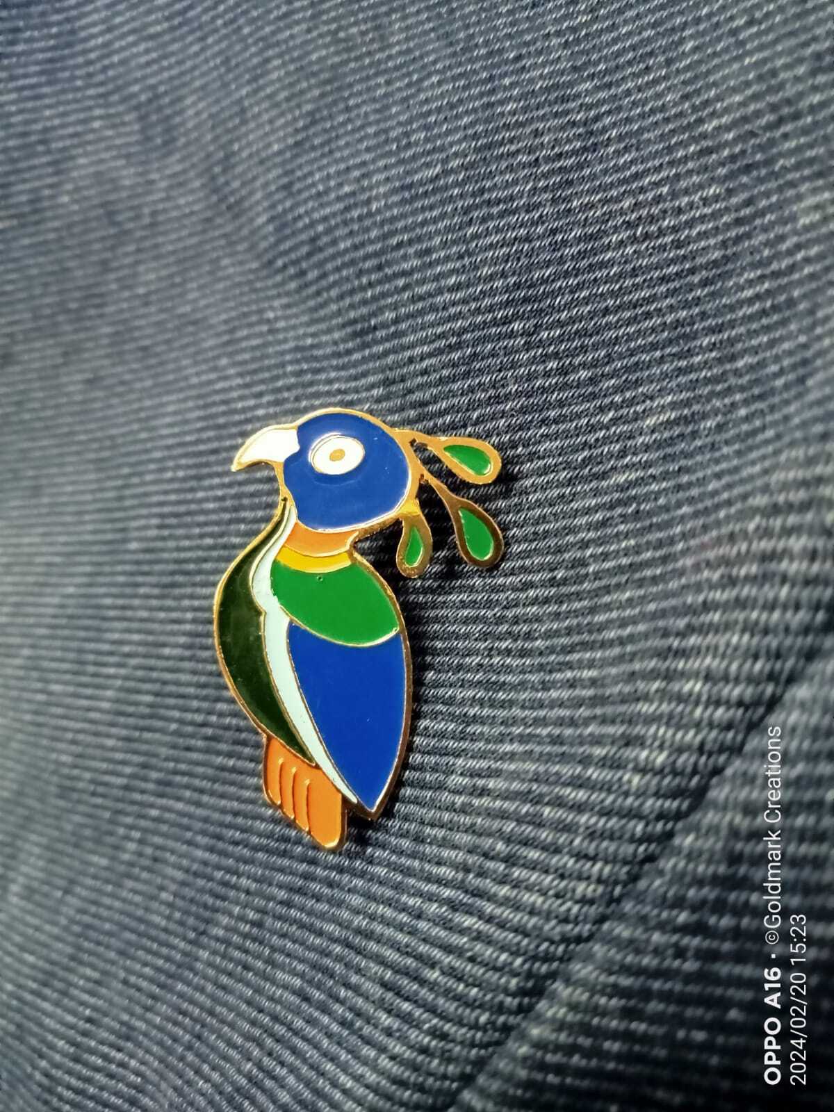 Bird lapel pin