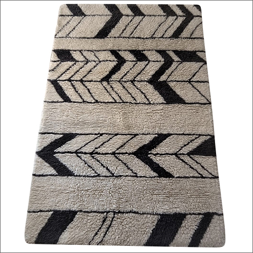 Off White Black Handloom Rugs Back Material: Rubber Tpr