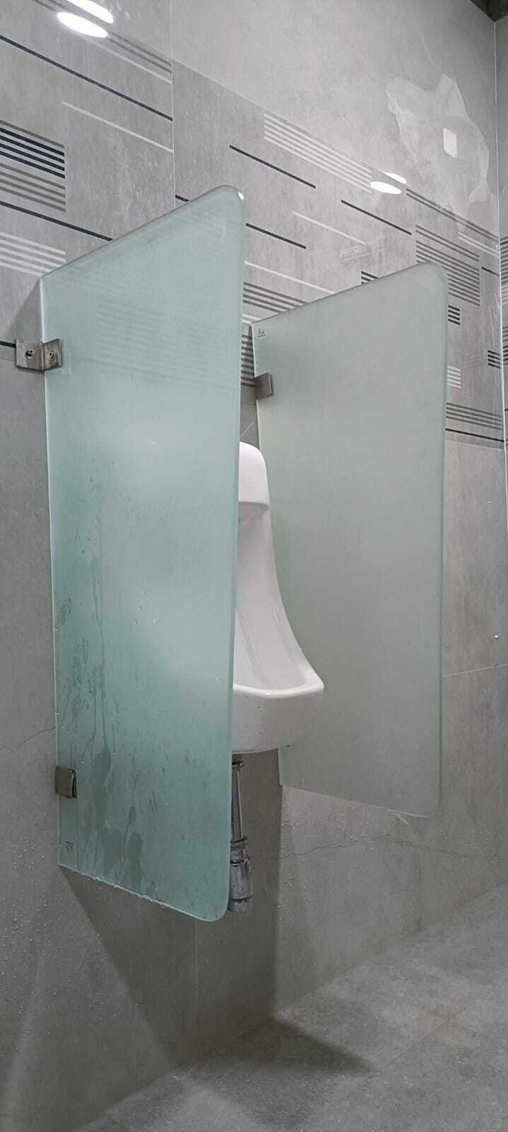 Glass Urinal Partition