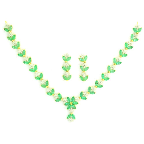 Oval Emerald Gold Necklace Set