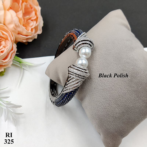 RI325 Ladies Black Polish Bracelet