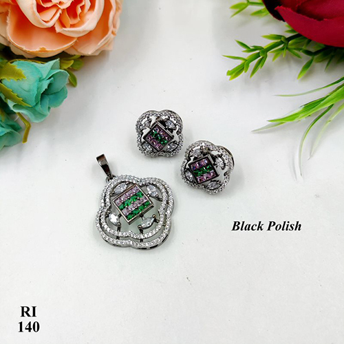 Ladies Black Polish Pendant Set