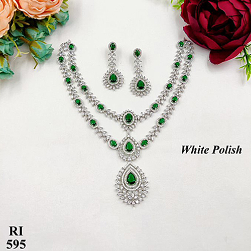 Ladies White Polish Necklace Set