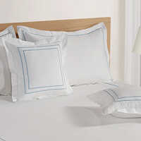 कढ़ाई किये हुए कुशन कवर सेट