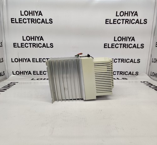 LENZE ESMD302L4TXA INVERTER DRIVE
