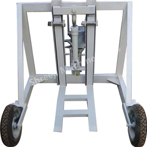 Strong Hydraulic Trolley By https://www.tradeindia.com/shreeji-machine-tools-11164808/