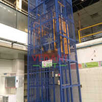 Double Mast Wiremash Encloser Goods Lift - Load Capacity: 2000  Kilograms (Kg)
