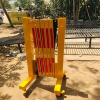Metal Expandable Barrier (yellow Black) - Color: Yellow / Red