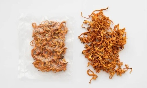 Dried Cordyceps Militaris Mushrooms  Suitable for All Age Group